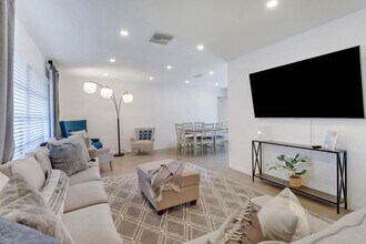 1514 Forest Lakes Blvd in Naples, FL - Building Photo - Building Photo