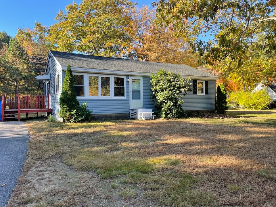 139 Buck St in Gorham, ME - Foto de edificio