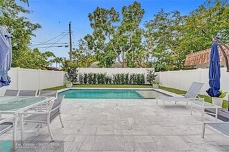 1280 NE 40th St in Oakland Park, FL - Building Photo - Building Photo