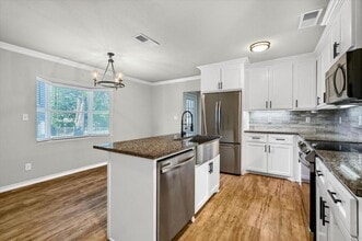 810 N Throckmorton St in Sherman, TX - Building Photo - Building Photo