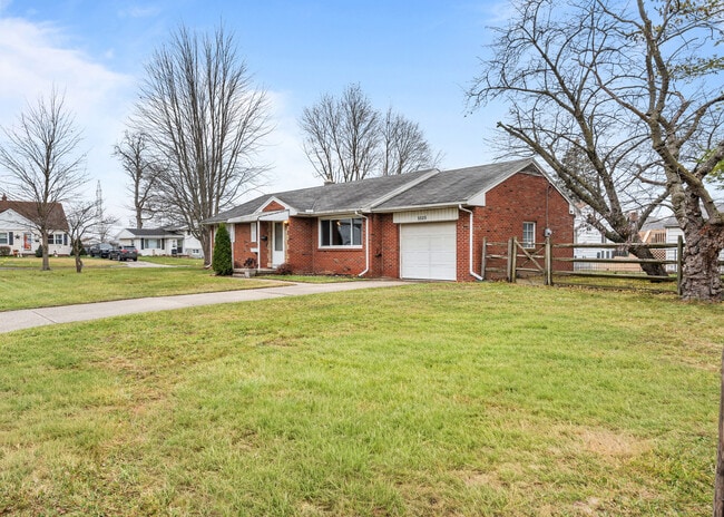 5525 Sunnyside Dr in Toledo, OH - Foto de edificio - Building Photo