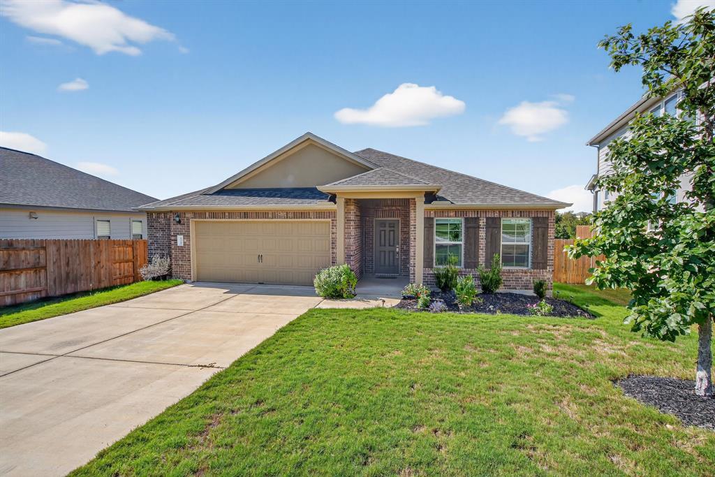 320 Bright Star Ln in Andice, TX - Building Photo