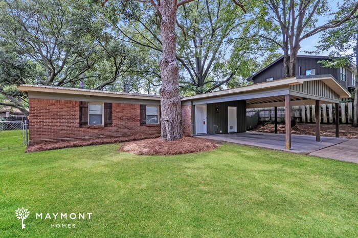 1004 Arlington St in Clinton, MS - Building Photo