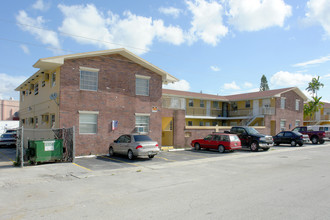 1235 W 66th St in Hialeah, FL - Building Photo - Building Photo