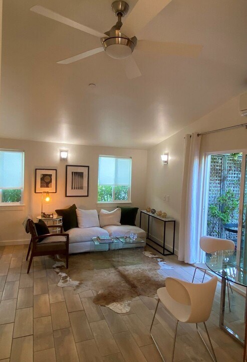 42 Adeline Way in Healdsburg, CA - Foto de edificio
