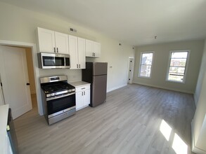 1322 W Ohio St, Unit 2R in Chicago, IL - Building Photo - Building Photo