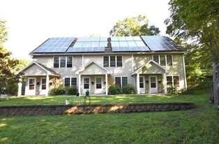 15 High St, Unit E in Amherst, MA - Building Photo