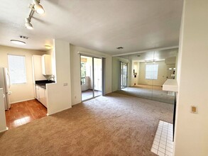10844 Sabre Hill Dr in San Diego, CA - Foto de edificio - Building Photo