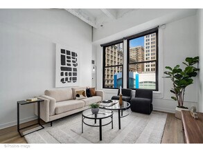 20 N State St, Unit 411 in Chicago, IL - Building Photo - Building Photo
