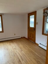 131 Shaker Rd in Enfield, CT - Foto de edificio - Building Photo