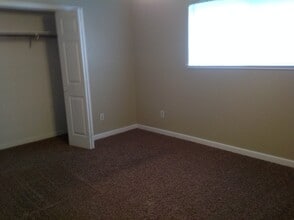 631 N Lynora St in Tulare, CA - Building Photo - Building Photo