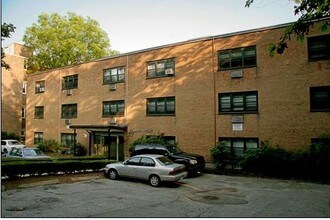 Champion House Apartments in Brookline, MA - Foto de edificio - Building Photo