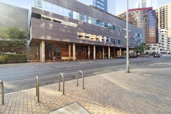210 Lavaca St in Austin, TX - Building Photo - Building Photo
