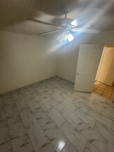 2117 Berkley Ave, Unit Studio in Las Vegas, NV - Building Photo - Building Photo