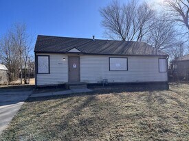 2611 E Shadybrook Ln in Wichita, KS - Building Photo