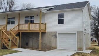 410 S 2nd St in Pacific, MO - Building Photo