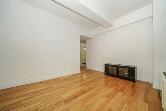 99 John St in New York, NY - Building Photo - Building Photo