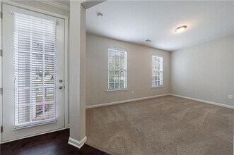 5830 Broadway Ln in Cumming, GA - Foto de edificio - Building Photo