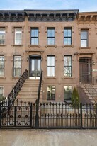 60 Van Buren St, Unit Garden in Brooklyn, NY - Building Photo