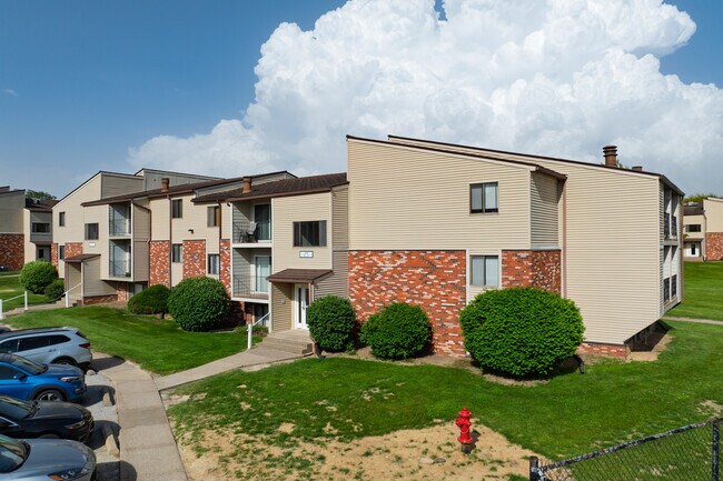 Indian Ridge Apartments in Davenport, IA - Building Photo - Building Photo