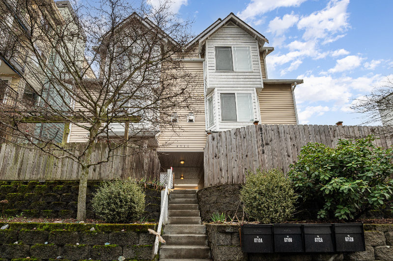 8710 Phinney Ave N in Seattle, WA - Building Photo