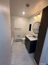 8 Eddy Rd in Montville, CT - Building Photo - Building Photo