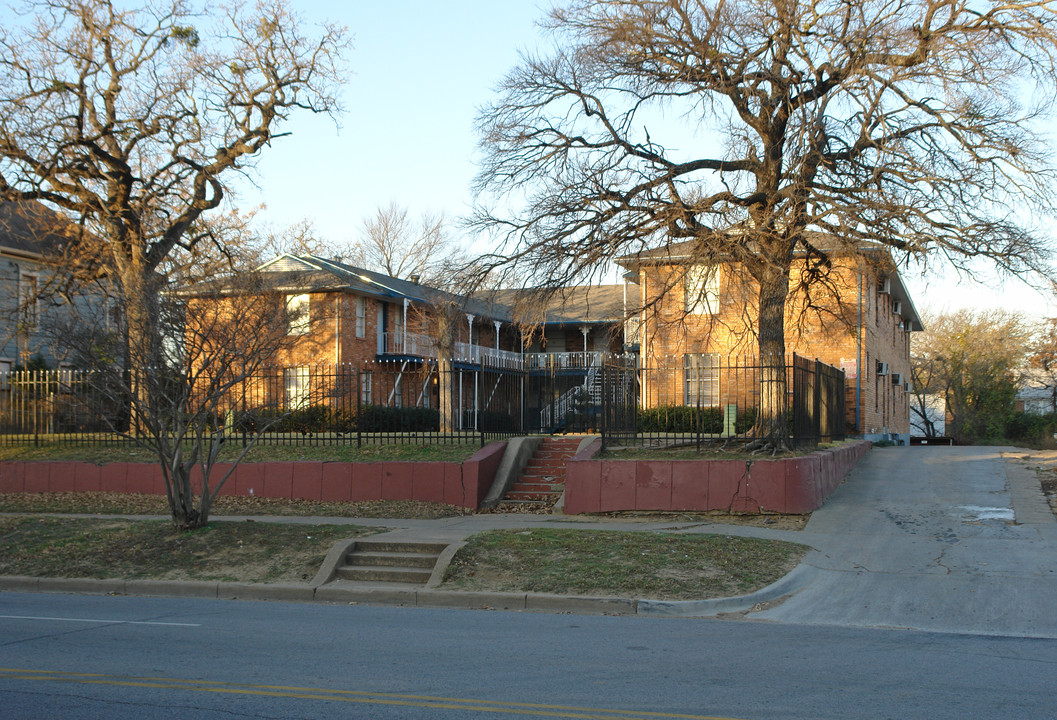 707-711 N Marsalis Ave in Dallas, TX - Foto de edificio