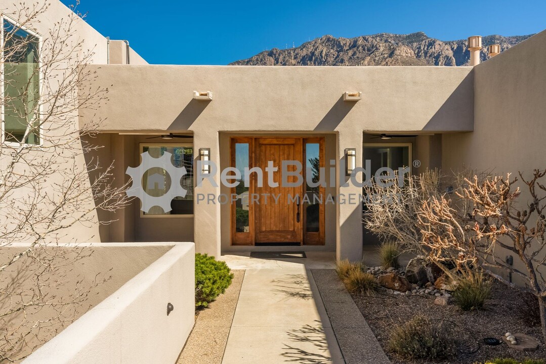 370 Big Horn Ridge Dr NE in Albuquerque, NM - Building Photo