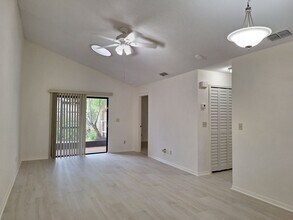 306 Paradise Ln in Edgewater, FL - Building Photo - Building Photo