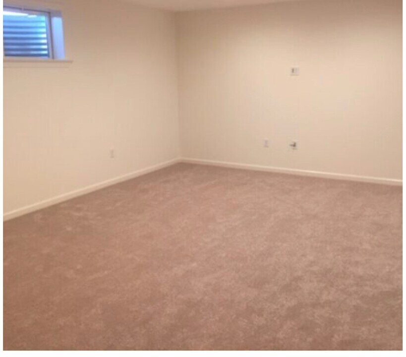 1023 Voorhees St in Hillside, NJ - Foto de edificio