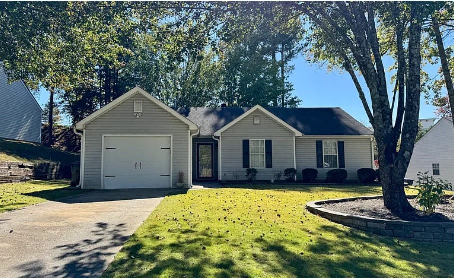 1245 Hillcrest Glenn Cir in Sugar Hill, GA - Foto de edificio