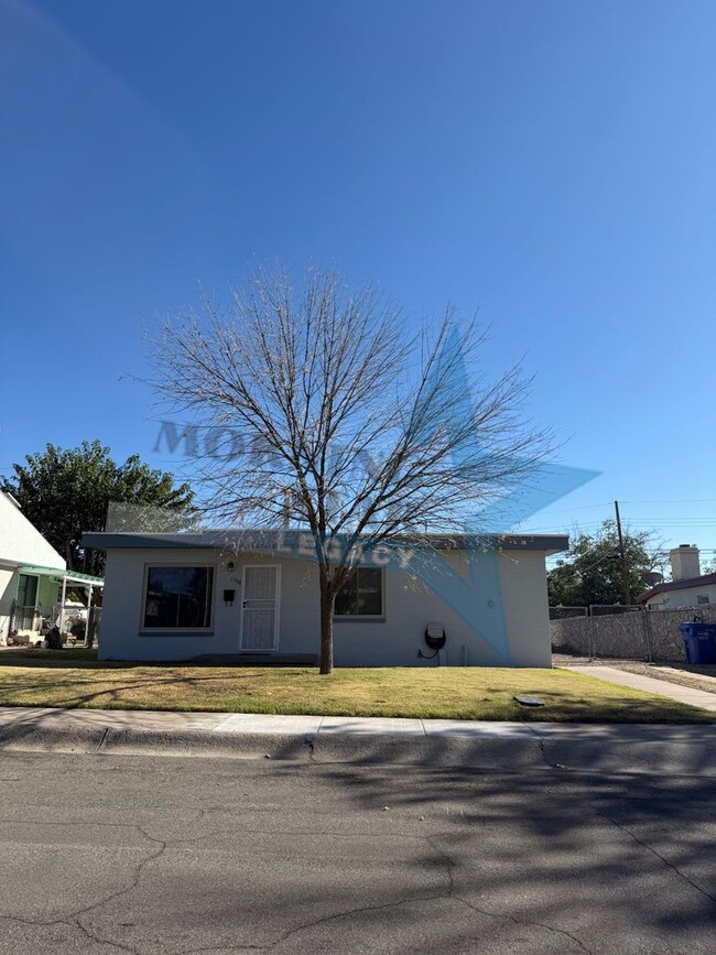 1708 Princess Jeanne Dr in Las Cruces, NM - Foto de edificio - Building Photo