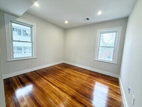 32 Raven St, Unit 2T in Boston, MA - Building Photo - Building Photo