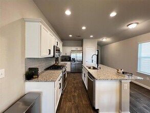13906 Levy Ln in Pflugerville, TX - Foto de edificio - Building Photo