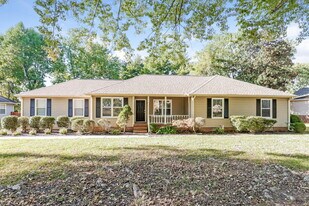 2409 Racquet Club Dr in Murfreesboro, TN - Building Photo