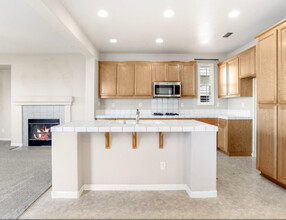 2809 Jackson Ave in Tracy, CA - Foto de edificio - Building Photo