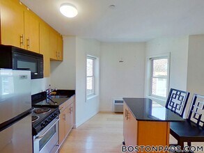 461 Park Dr, Unit 202 in Boston, MA - Foto de edificio - Building Photo