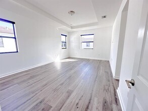 244 NE 210th Way in North Miami Beach, FL - Building Photo - Building Photo