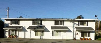 94279-94285 6th St in Gold Beach, OR - Building Photo