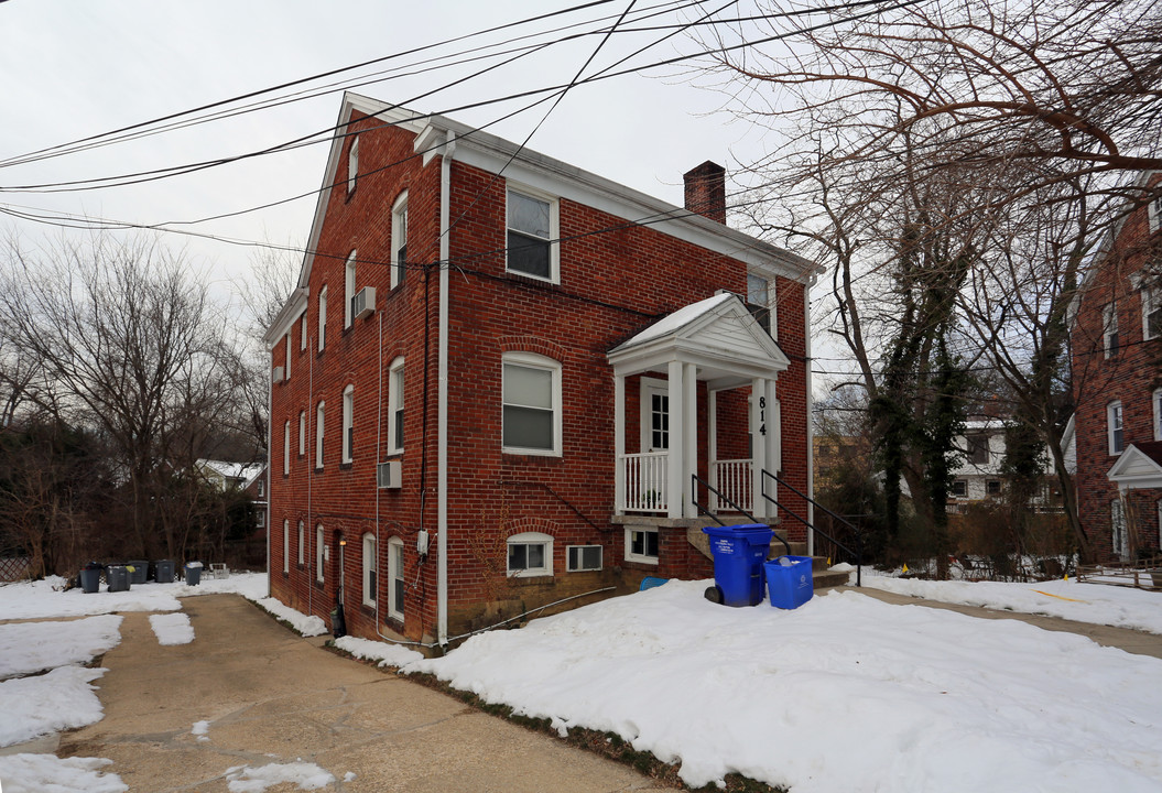 814 Greenwood Cir in Takoma Park, MD - Foto de edificio
