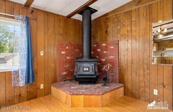 933 Kathy Pl in Anchorage, AK - Building Photo - Building Photo