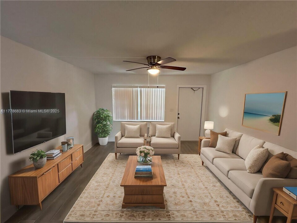 17 NE 2nd Ave in Dania Beach, FL - Building Photo