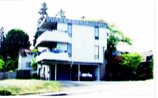 561-565 Elm Way in Edmonds, WA - Foto de edificio