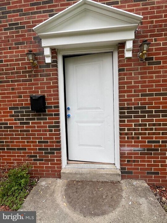 14733 Hackwood St in Woodbridge, VA - Building Photo