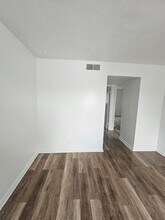 3220 Fordhaven Rd, Unit Apt 4 in Louisville, KY - Foto de edificio - Building Photo