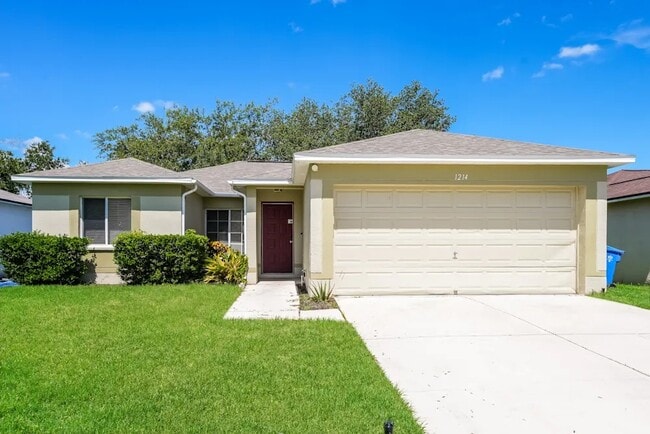 1213 Blufield Ave in Brandon, FL - Building Photo - Building Photo