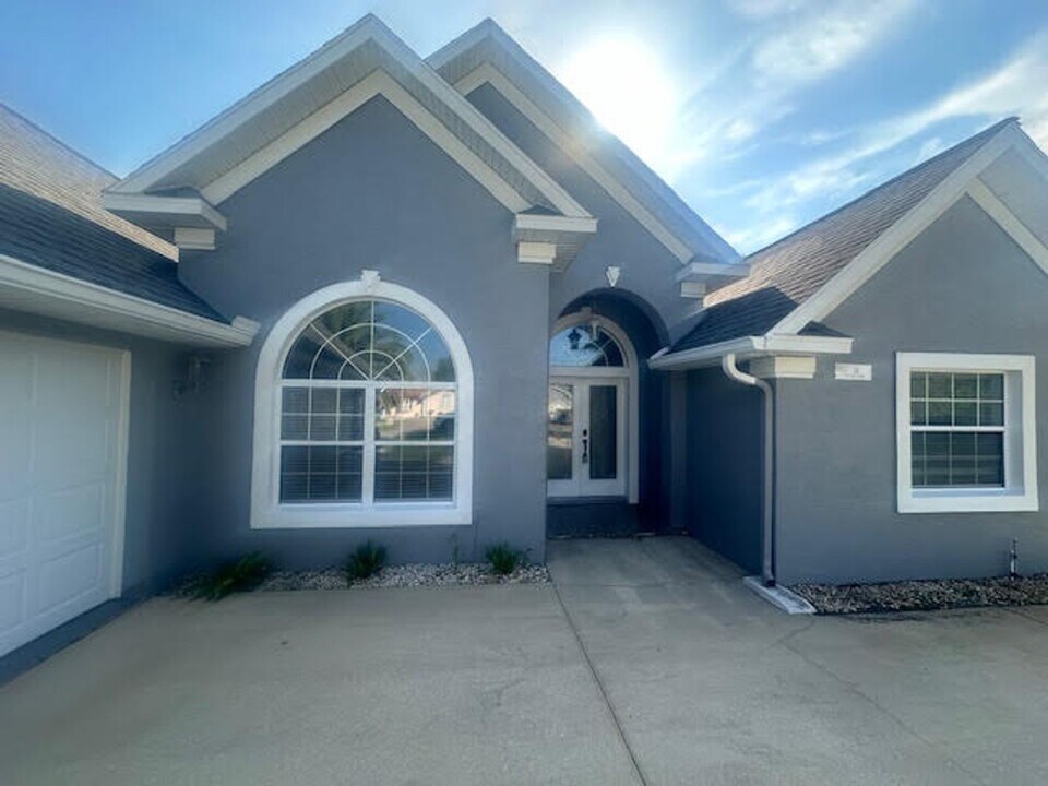11 Feling Ln in Palm Coast, FL - Building Photo