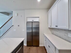 109 Sadie Cir in New Brunswick, NJ - Building Photo - Building Photo