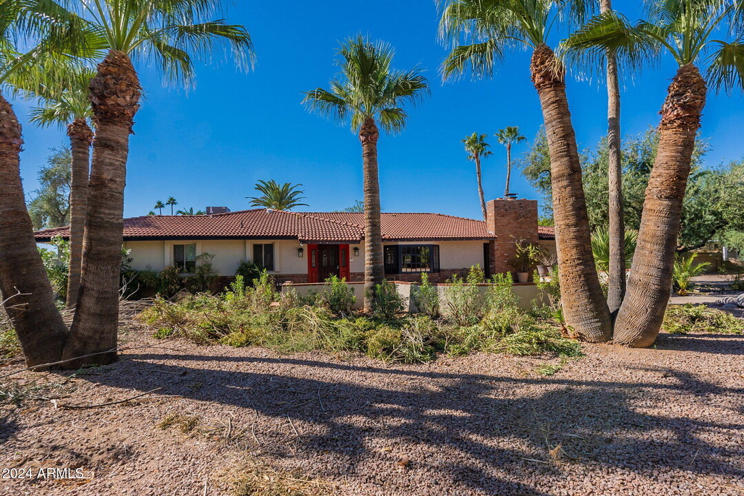 7039 E McDonald Dr in Paradise Valley, AZ - Building Photo