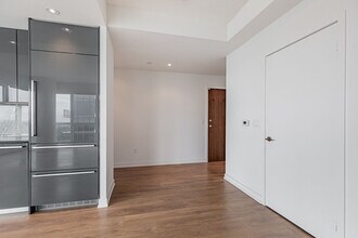117 McMahon Dr in Toronto, ON - Building Photo - Building Photo